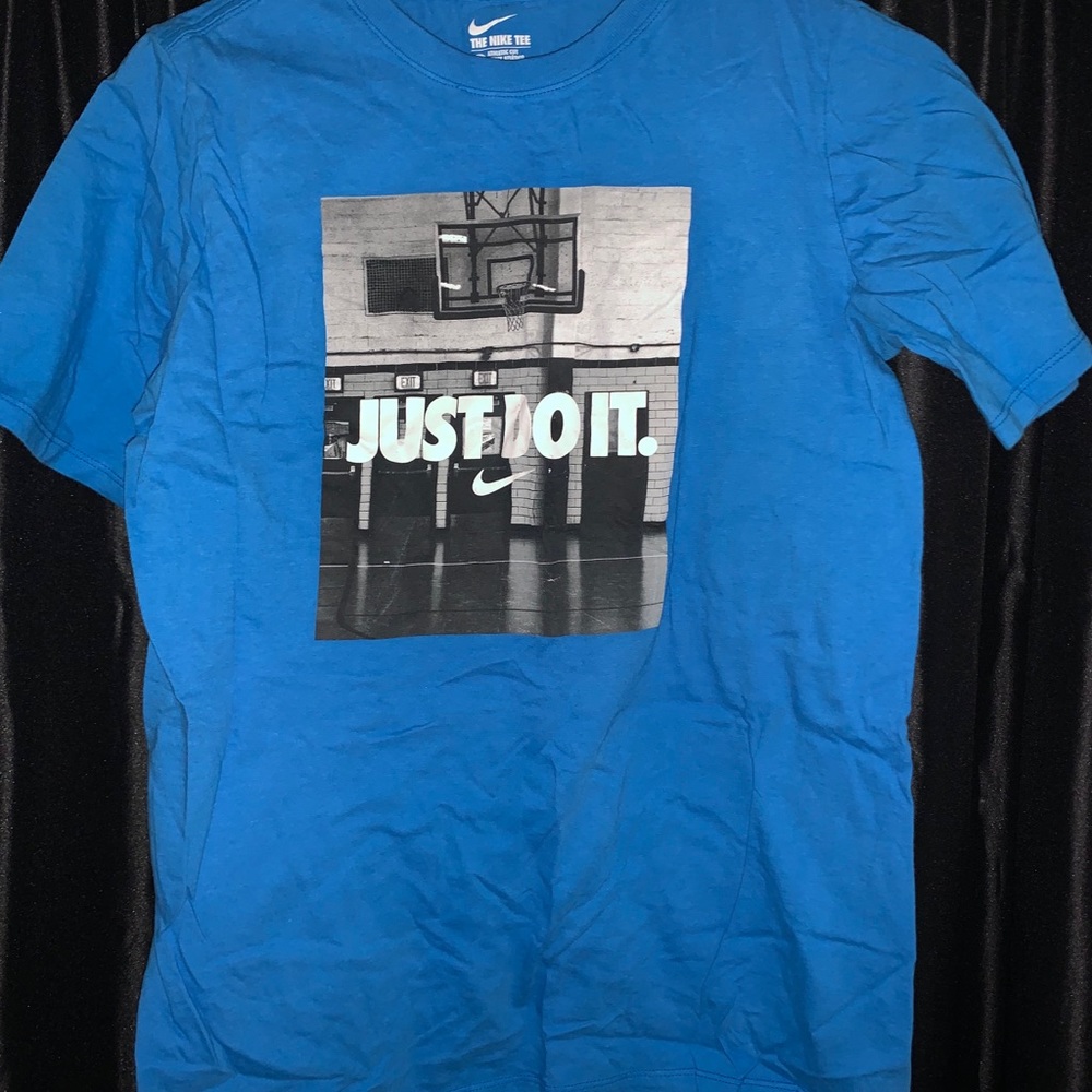 Nike tee